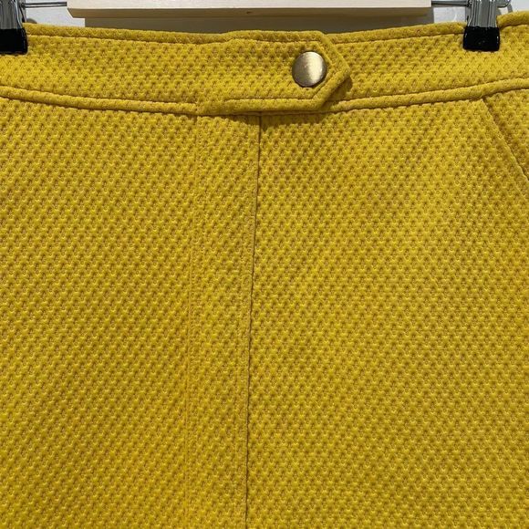 BANANA REPUBLIC yellow gold lined mini skirt - 4 - Picture 2 of 6